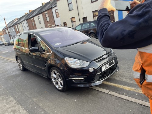 Breaking ford max titanium - ford,